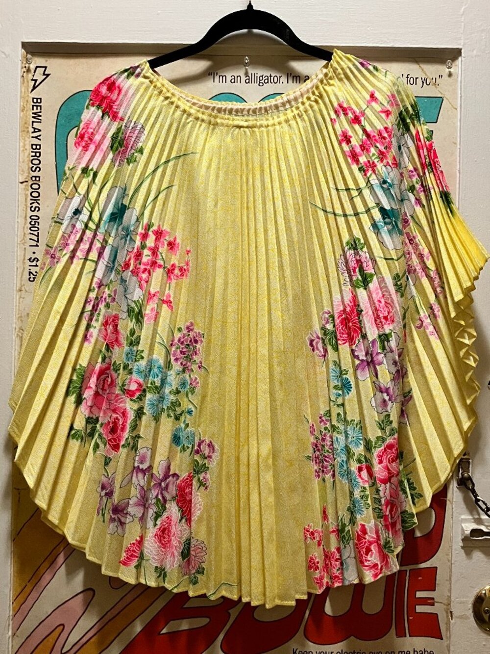 1960's Vintage Pale Yellow Accordion Floral Halftan / Short caftan! Med/Lg